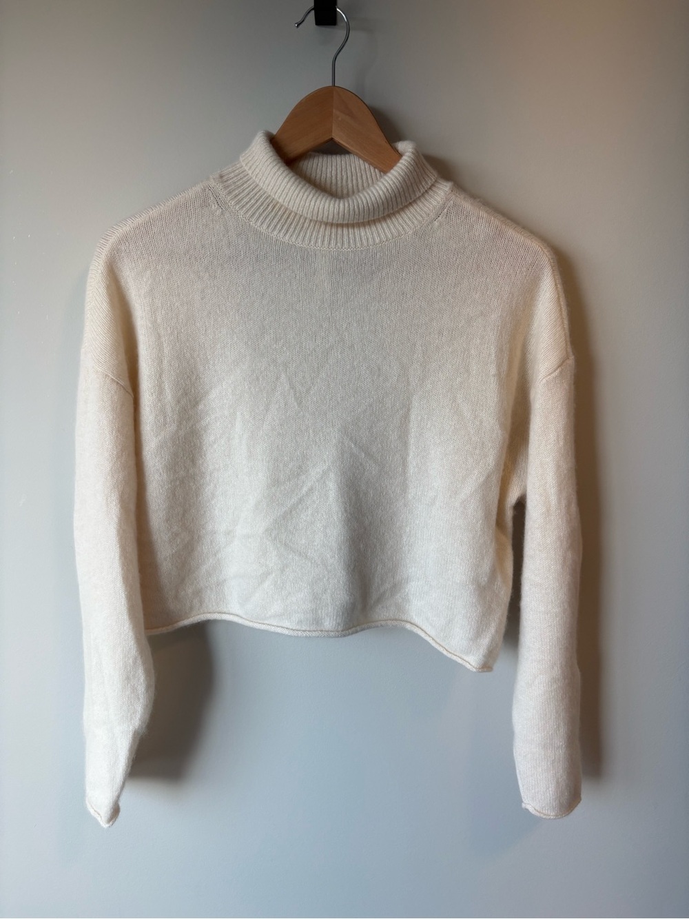The Group by Babaton Luxe Cashmere Cropped Turtleneck Sweater Cream XS